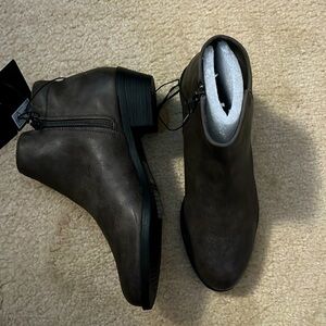 NWT Forever 21 Dark Grey Rustic Ankle Boots 6.5